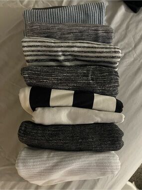 lululemon athletica vinyasa scarf.          infinityWraps